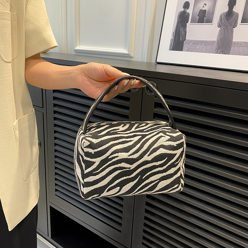 Tas Makeup macan tutul, kantun - Luxury Skin Care ulasan dan harga